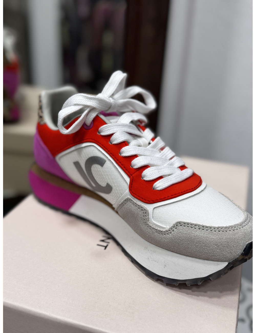 Sneakers blanches et colorées Lola Casademunt