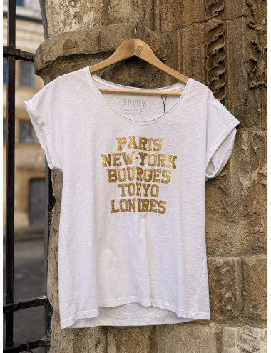 T shirt blanc/ paillettes or PARIS NEW YORK BOURGES TOKYO LONDRES