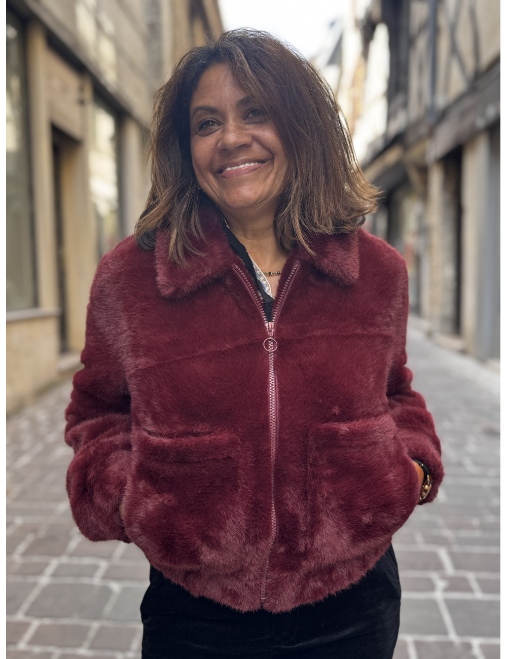 Blouson court fourrure synthétique ISLA porto red King Louie